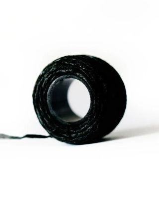 Nić barwiąca do wyznaczania łuków brwiowych